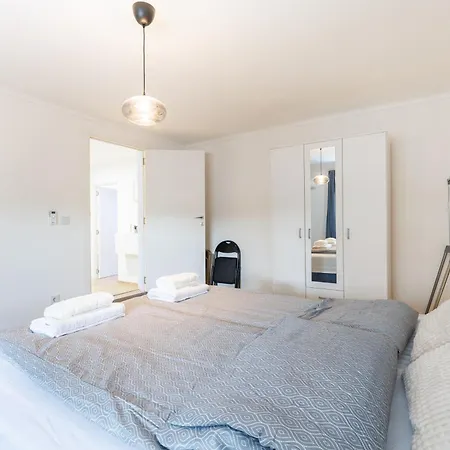 Luxury & Modern In Center Of