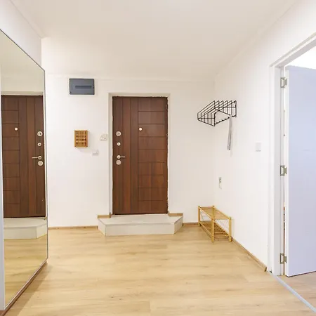 Luxury & Modern In Center Of